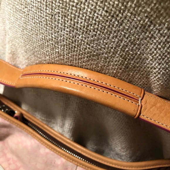 Small pink and white coach handbag - Picture 2 of 5